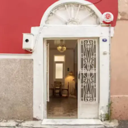 Historical Detached House In The Center *