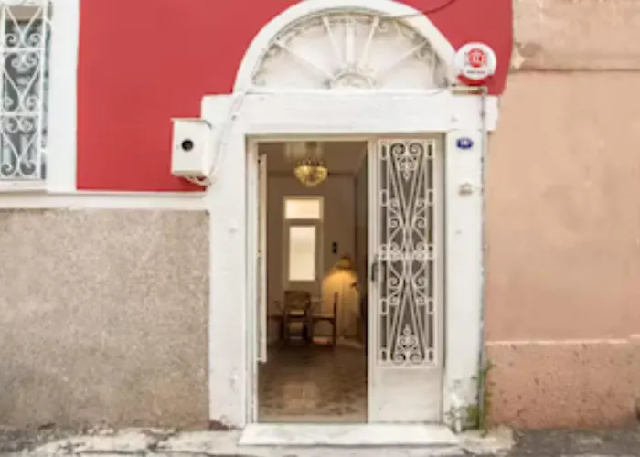 Historical Detached House In The Center *